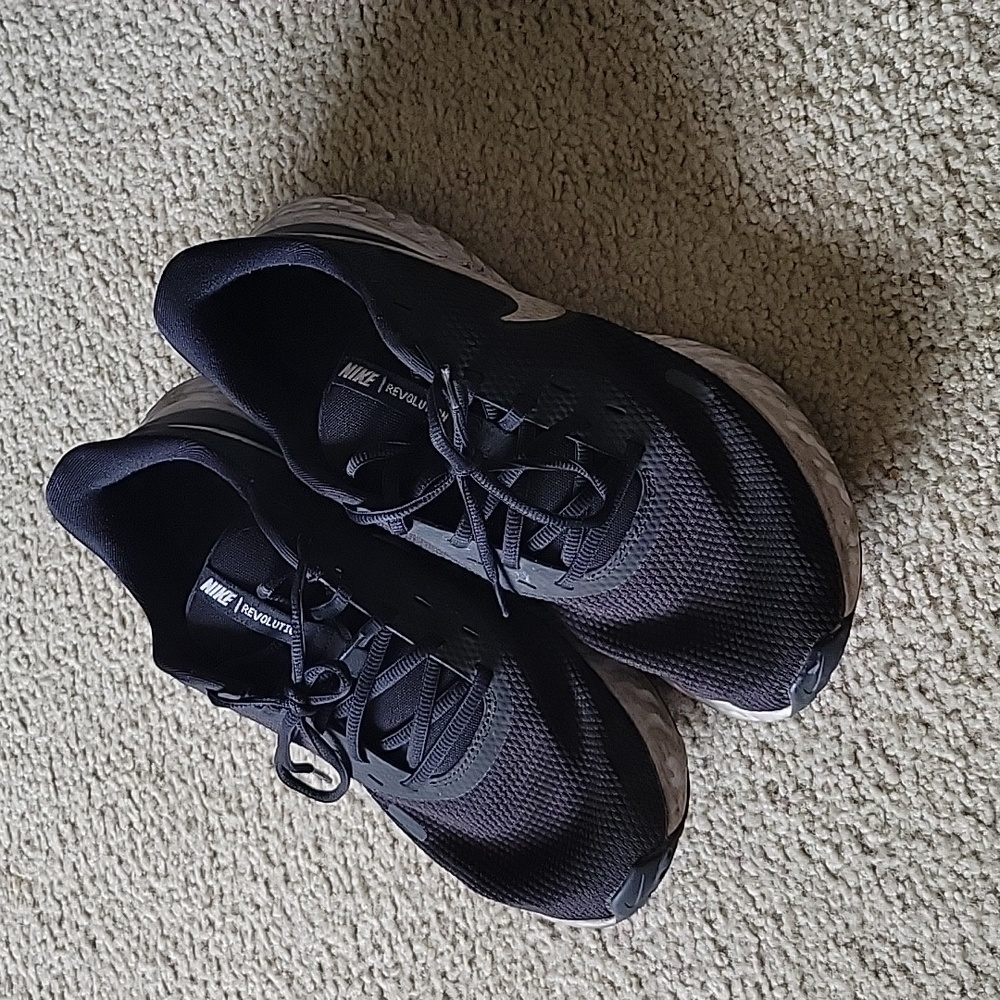 Nike Revolution